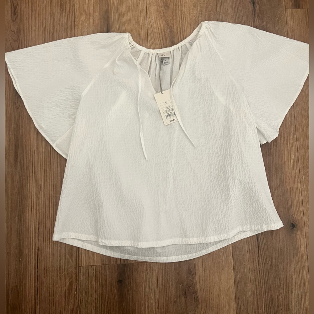 Target top size small nwt! Light weight great for summer